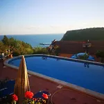 Complex Karia V *